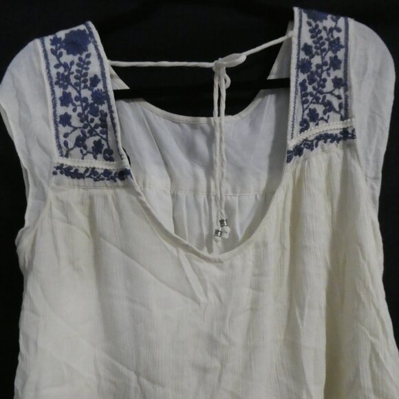 AMERICAN EAGLE OUTFITTERS | large | Cream Backless Dress | Blue Embroidery - Picture 11 of 15